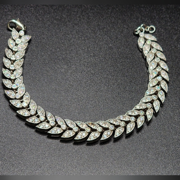 Jewelry - Elegant Italian Silver Leaf Bracelet